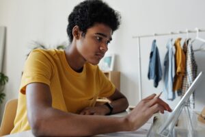 Adolescent en manque de confiance, gagnez en confiance avec le coaching d'adolescents